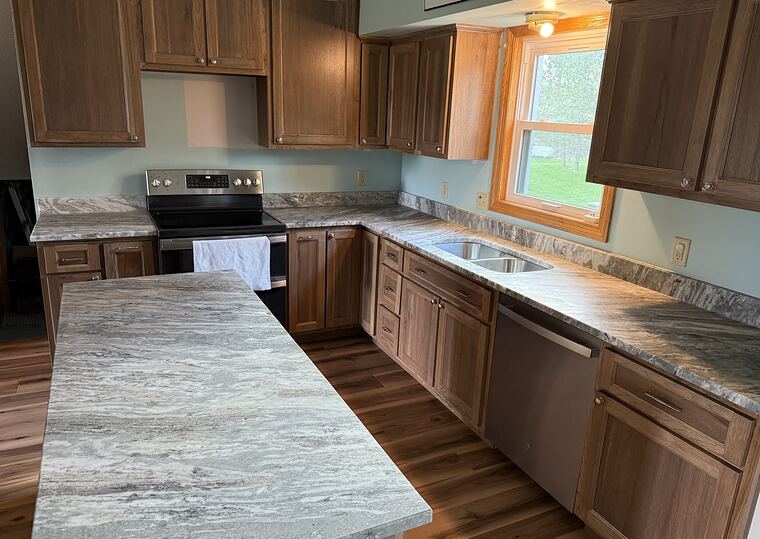Traditional oak kitchen with granite counters