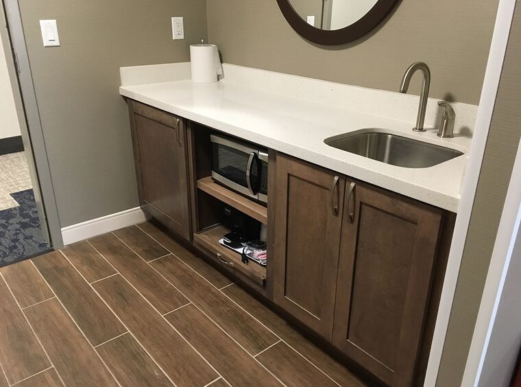 Wet bar with quartz counter